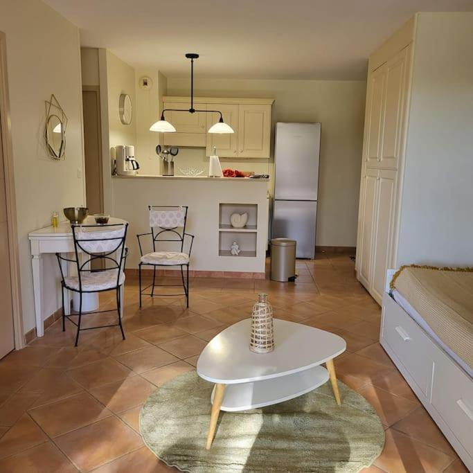 La Calade Apartment LʼIsle-sur-la-Sorgue Exterior foto
